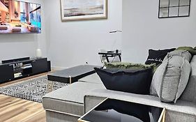 Cozy 2 Bedrooms And 1 Bath For 4 Guests!